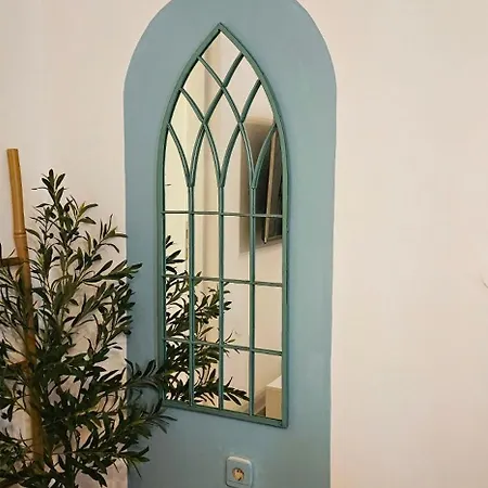 Homely *