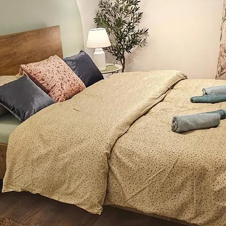Homely *